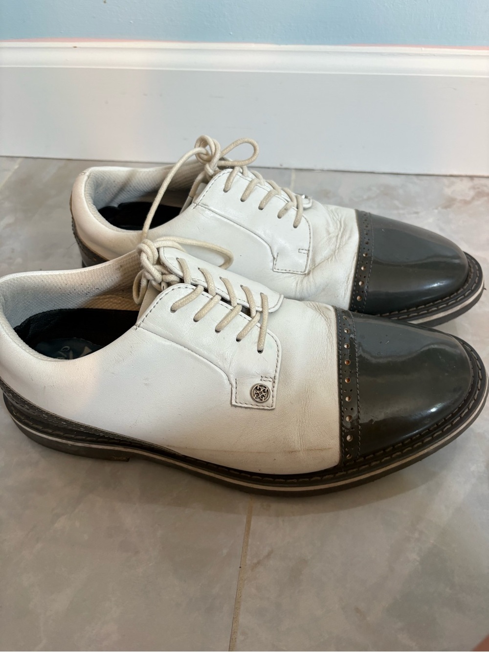 G/FORE Two-Tone White and Dark Gray Cap-Toe Derby Shoes